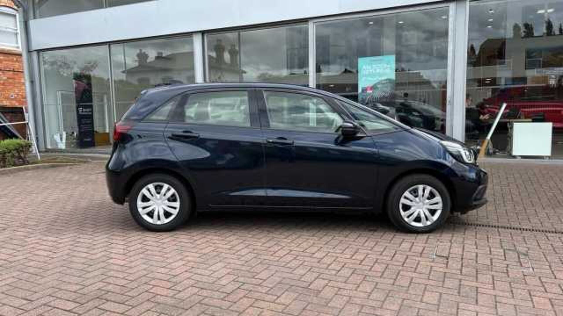 Honda Jazz Hybrid 1.5 h i-MMD SE Hatchback 5dr Petrol Hybrid eCVT Euro 6 (s/s) (107 ps) 