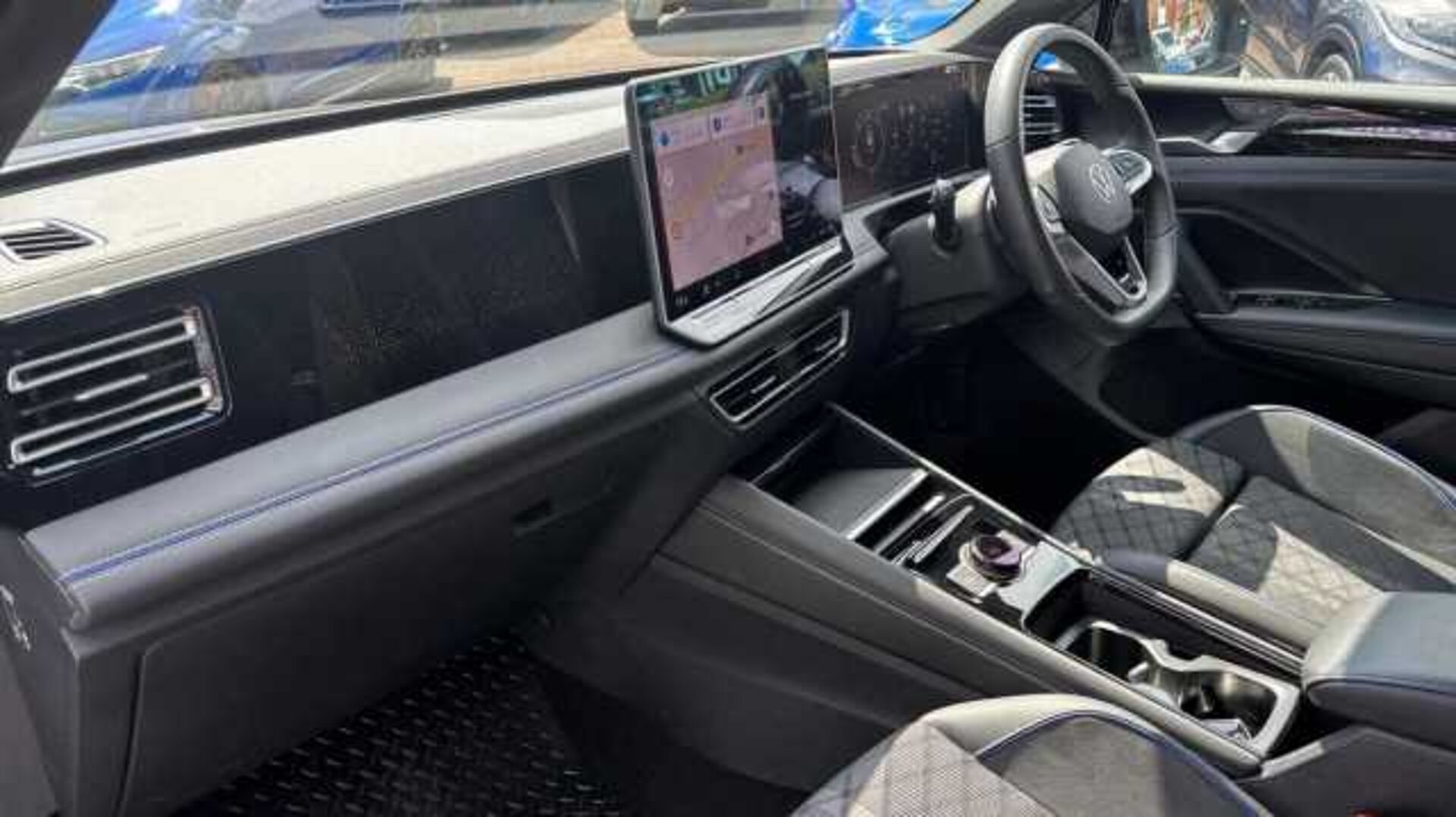 Volkswagen Tiguan 2.0 TDI R-Line SUV 5dr Diesel DSG Euro 6 (s/s) (150 ps) 