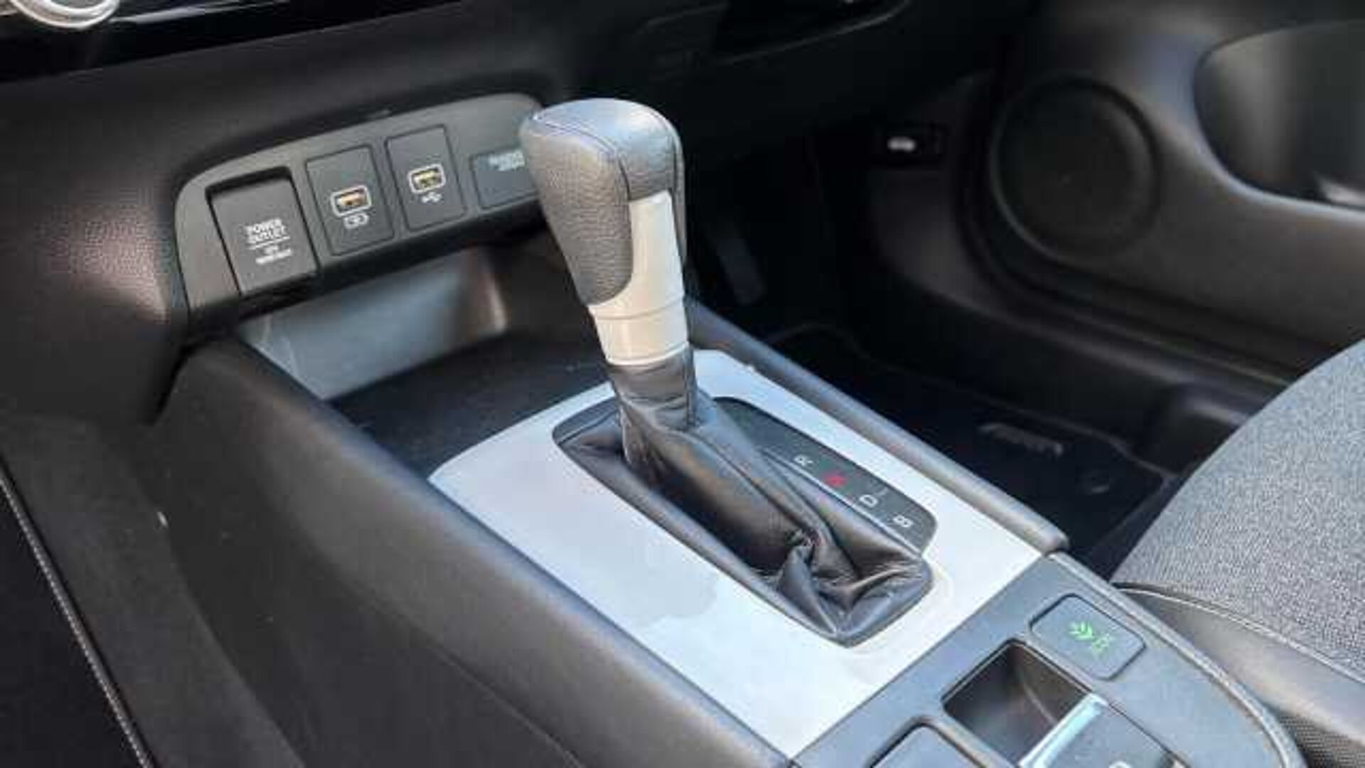 Honda Jazz Hybrid 1.5 h i-MMD SR Hatchback 5dr Petrol Hybrid eCVT Euro 6 (s/s) (109 ps) 