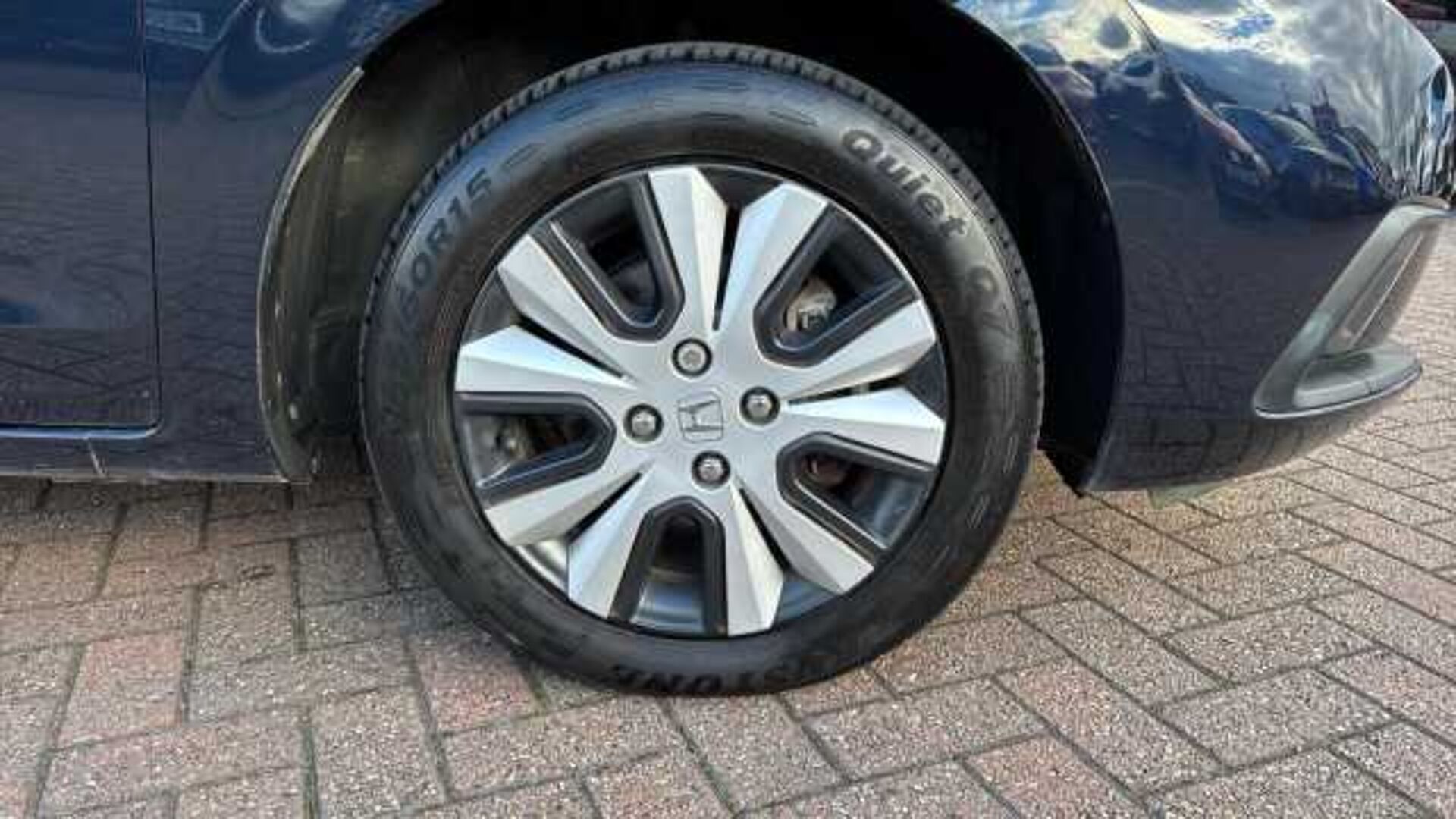 Honda Jazz Hybrid 1.5 h i-MMD SR Hatchback 5dr Petrol Hybrid eCVT Euro 6 (s/s) (109 ps) 